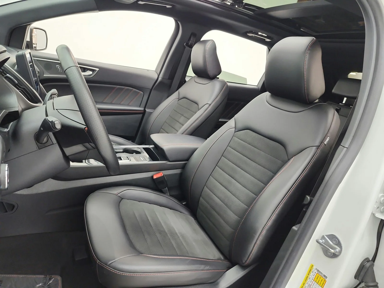 Used 2022 Star White Metallic Tri-Coat Ford ST-Line AWD image 10