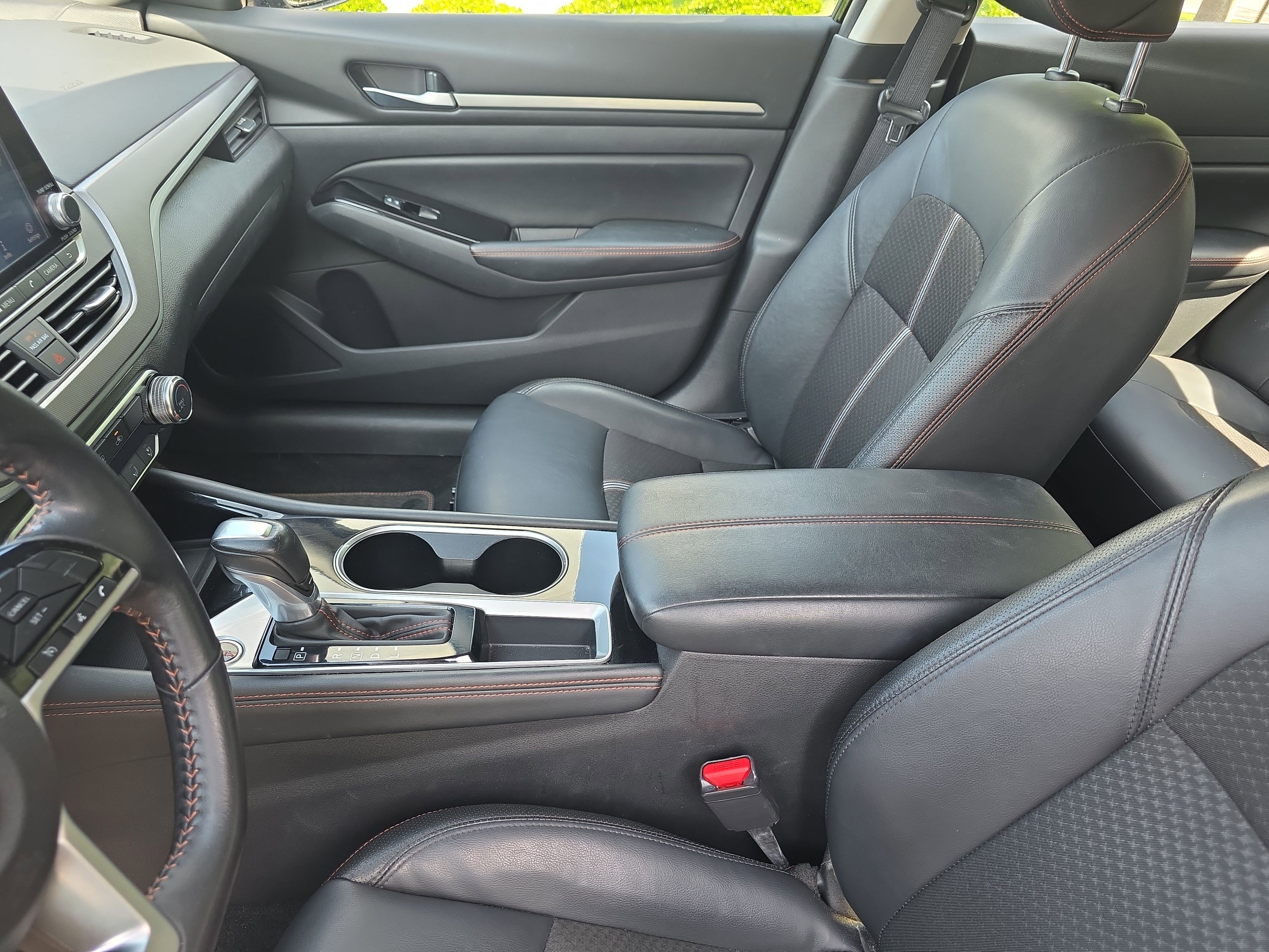Used 2025 Super Black Nissan SR image 11