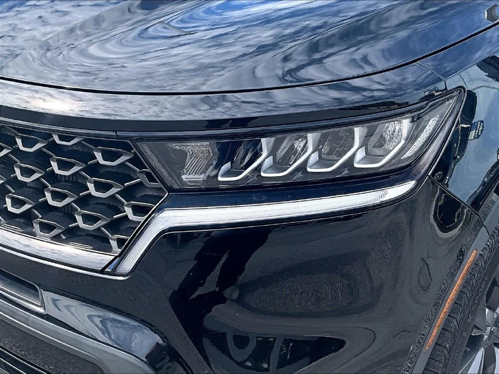 Used 2023 Black Kia X-Line EX image 30