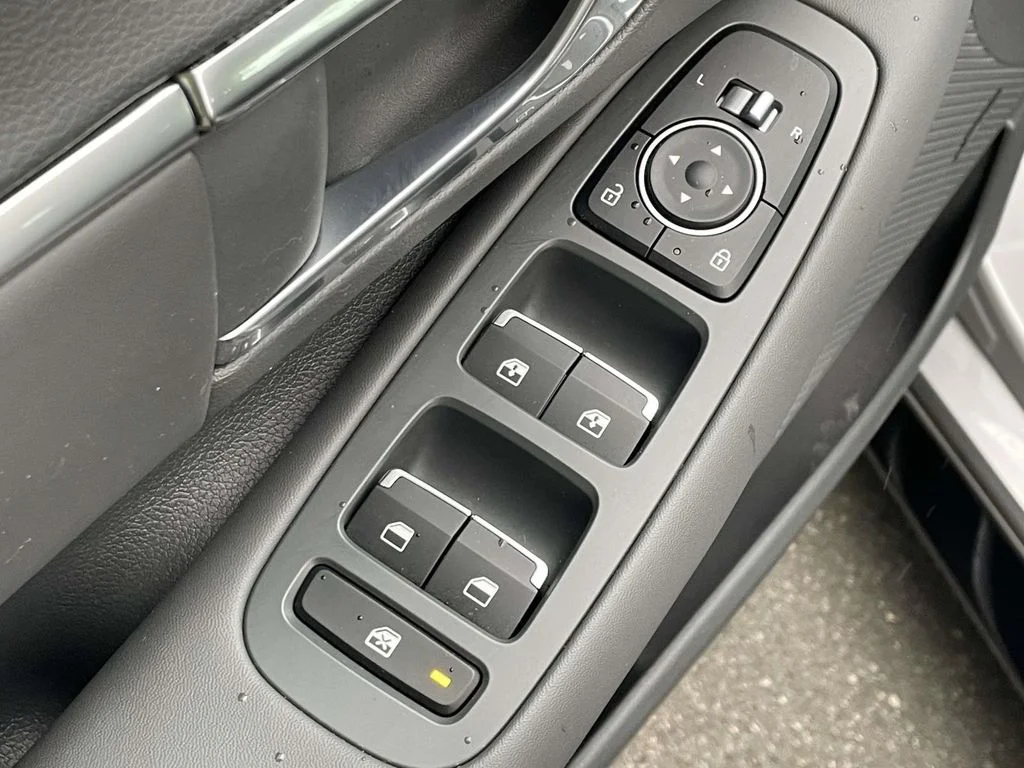 Used 2023 Silver Hyundai SEL Plus image 15