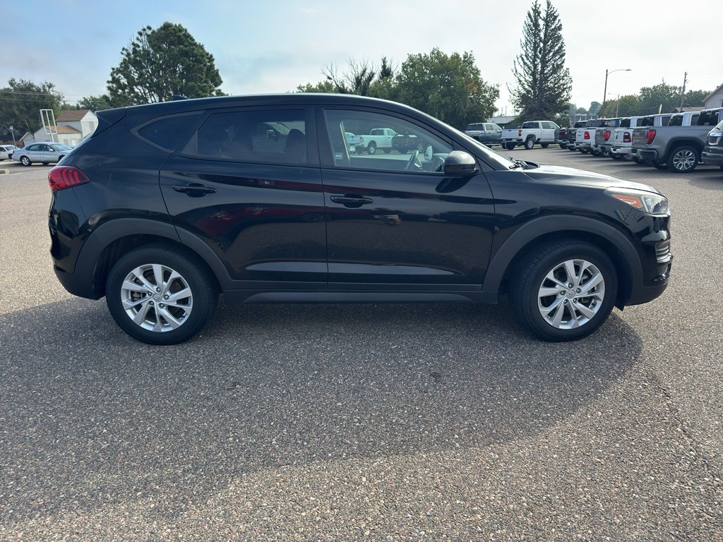 Used 2019 Black Noir Pearl Hyundai SE image 5