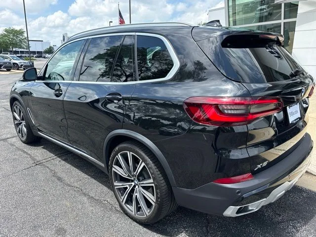 Used 2021 Jet Black BMW xDrive40i image 4