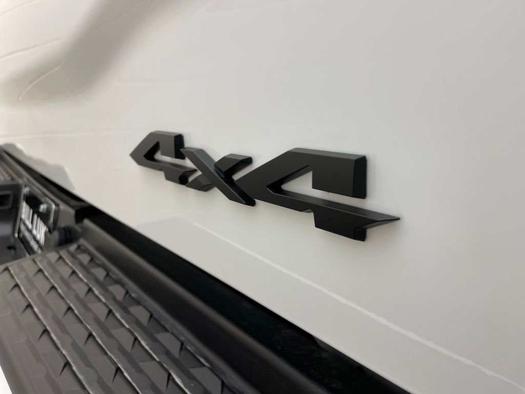 New 2026 Bright White Clear-Coat Exterior Paint RAM Laramie DRW image 5