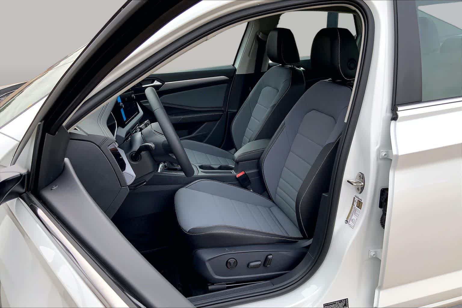 New 2026 Opal White Pearl Volkswagen SE image 9