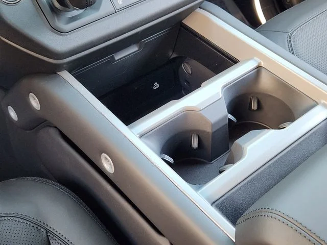 2025 Land Rover Defender V8 - Photo 15