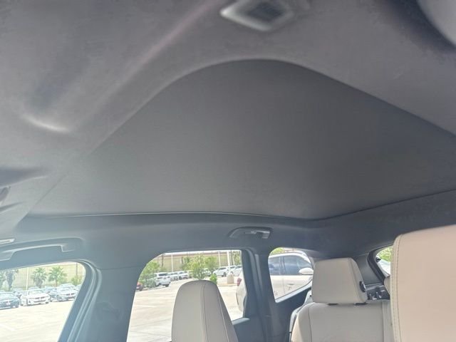 Used 2025 White BMW xDrive28i image 17