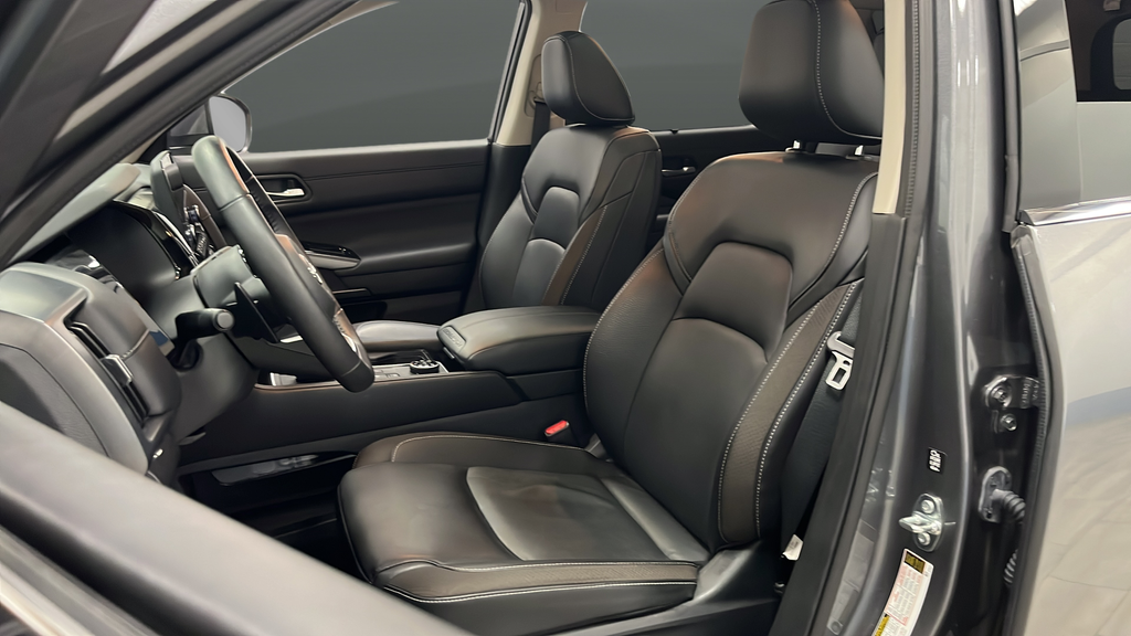 Used 2025 Gun Metallic Nissan SL image 9