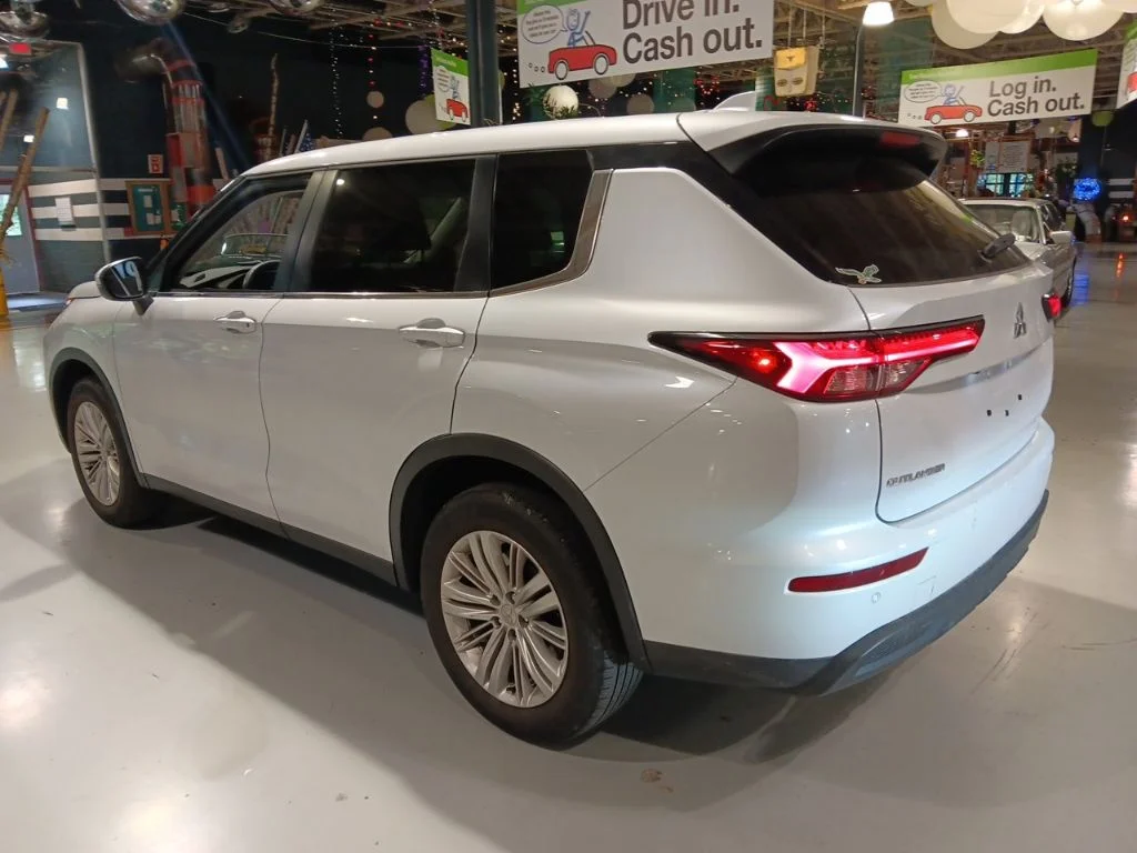 Used 2024  Mitsubishi ES image 13
