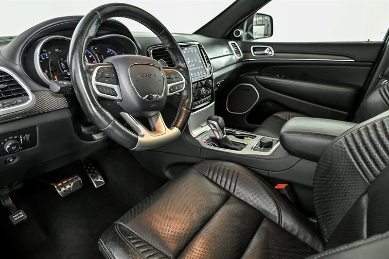 Used 2019 Velvet Red Pearl Coat Jeep SRT image 16