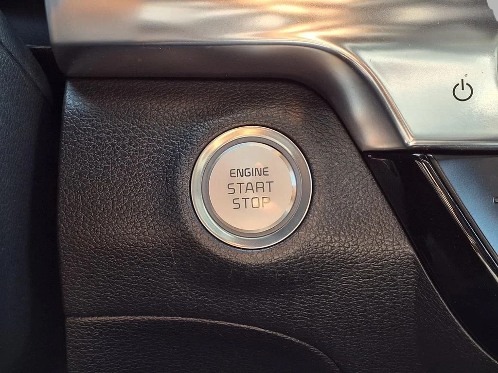Used 2022 White Kia SX image 8