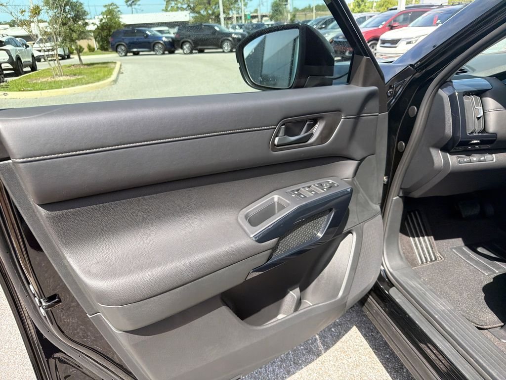 New 2026 Nissan Pathfinder SV 4D Sport Utility