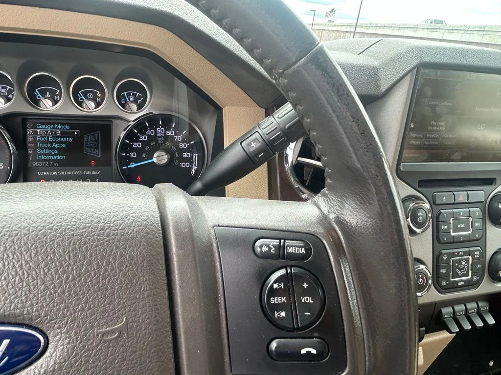 Used 2016 White Platinum Clearcoat Metallic Ford Lariat image 13