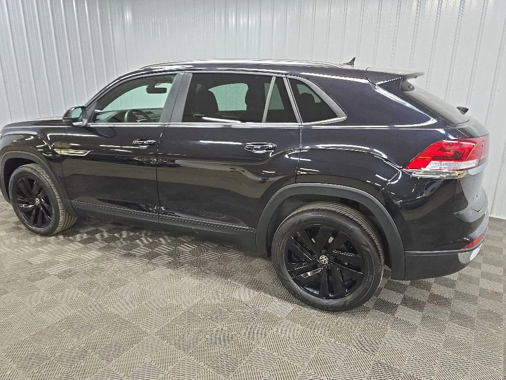Used 2023 Black Volkswagen 3.6L V6 SE w/Technology image 4