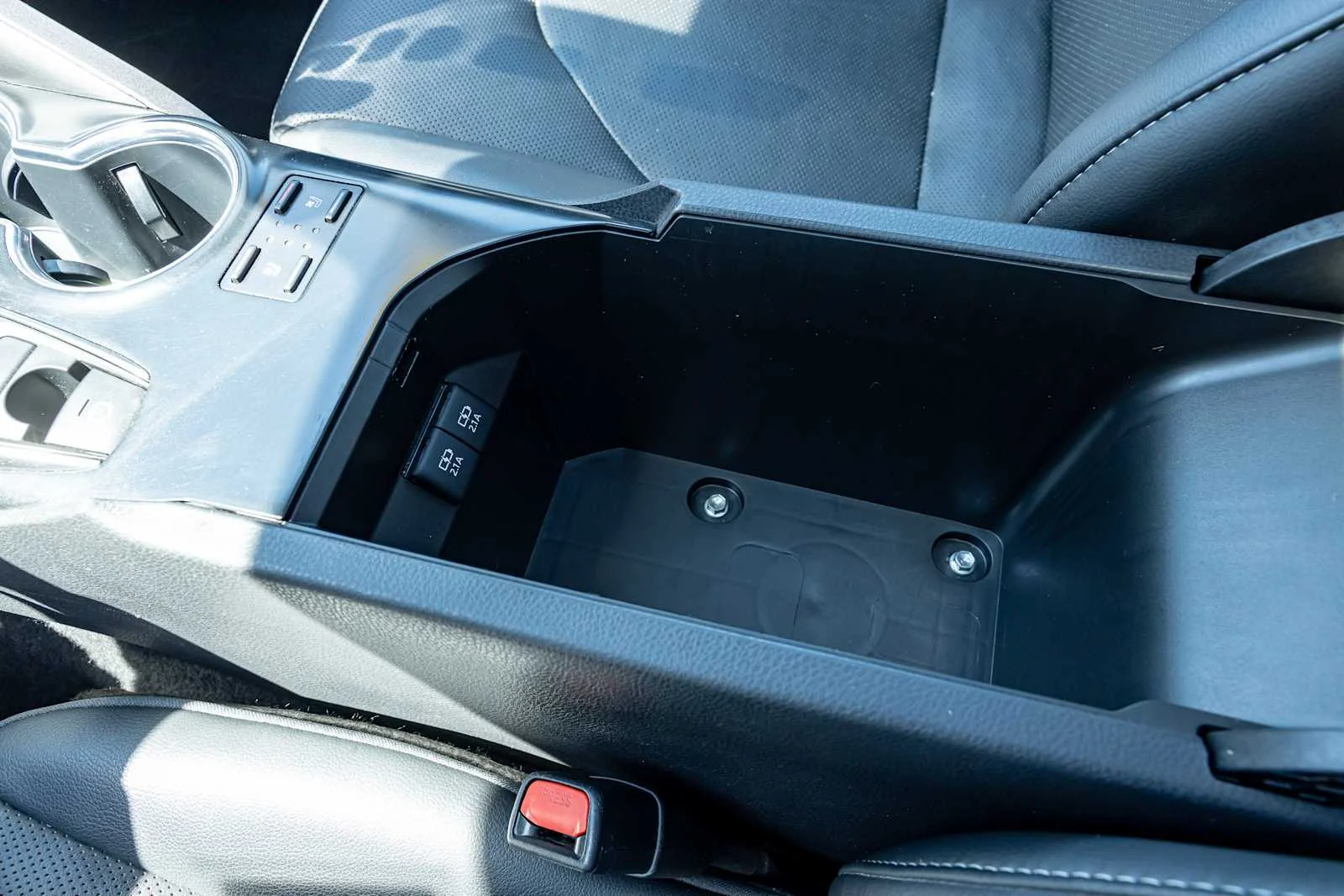 Used 2020 Wind Chill Pearl Toyota XSE V6 image 25