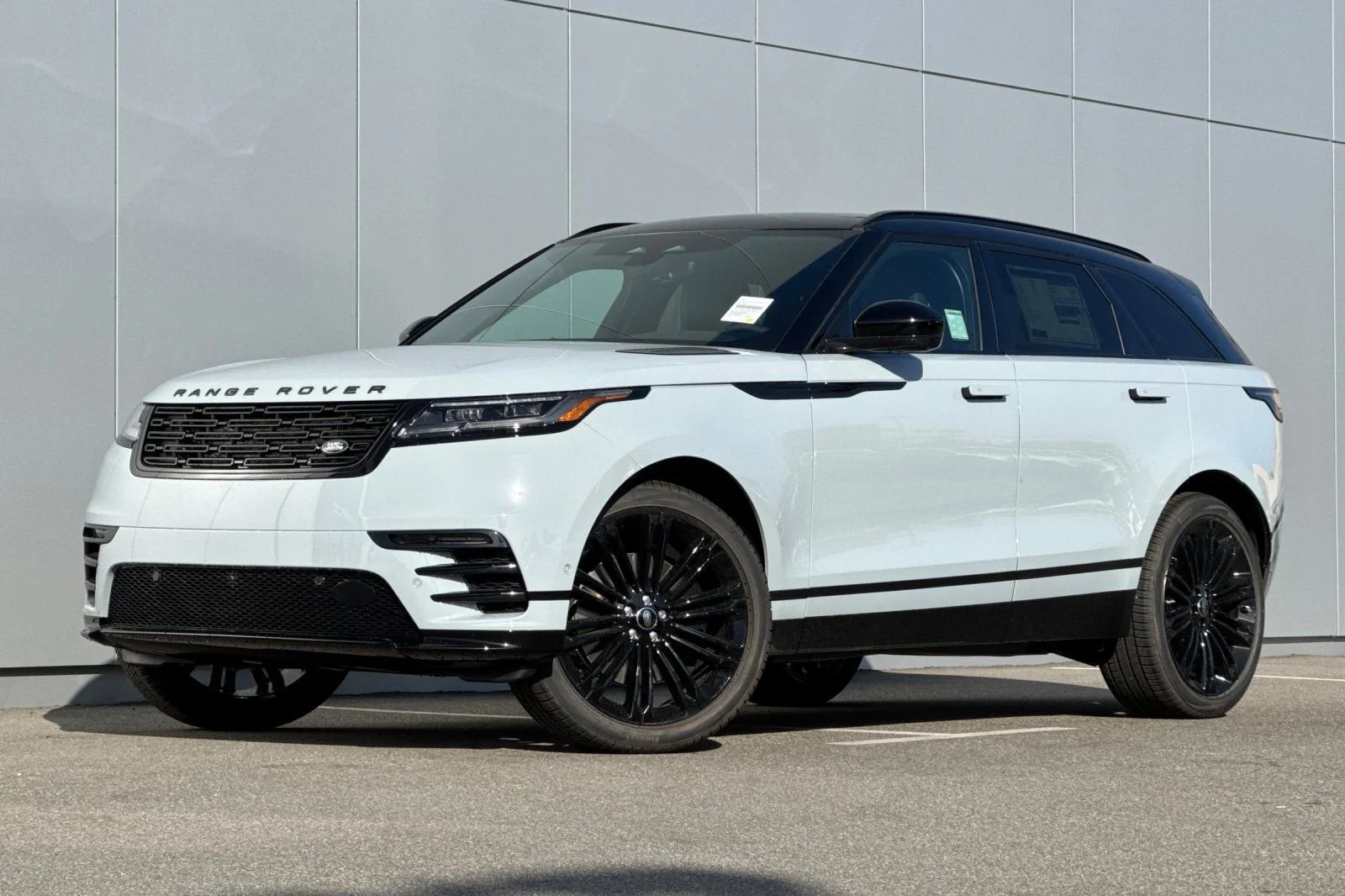 2026 Land Rover Range Rover Velar P250 Dynamic SE's photo