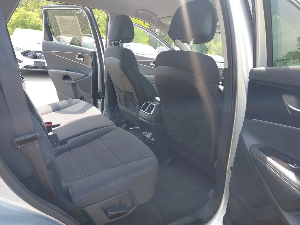 Used 2016 Silver Kia LX image 11