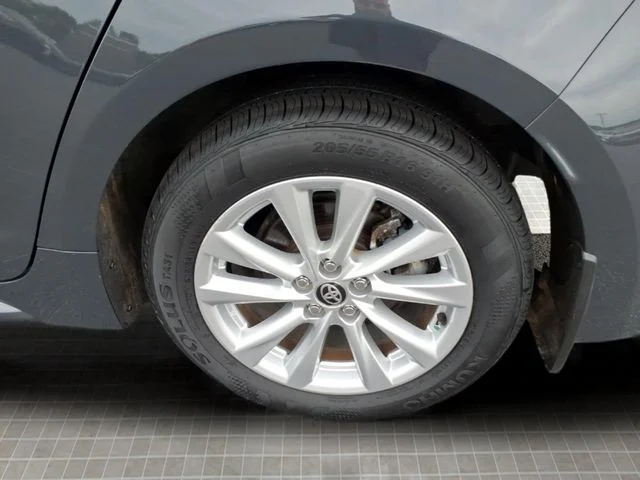 Used 2023  Toyota LE image 12