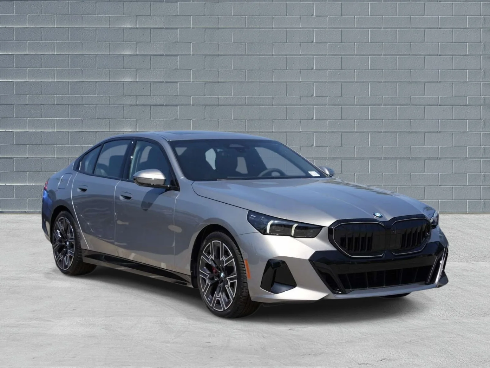 New 2027 Oxide Grey Metallic BMW 530i image 1