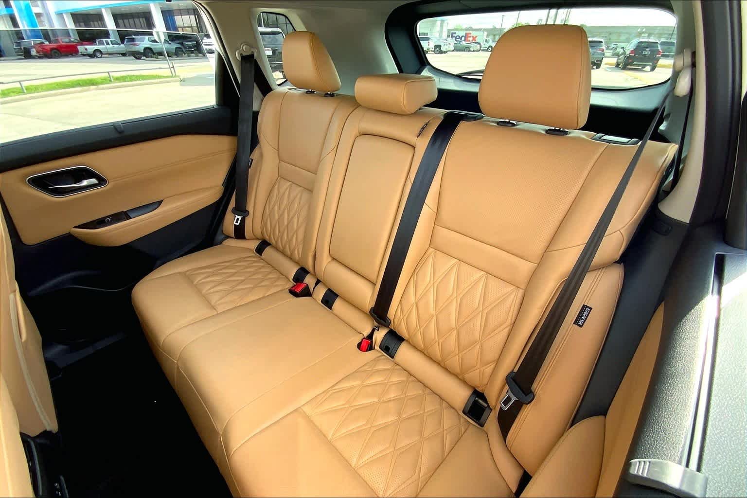 Used 2022 Pearl White Tricoat Nissan Platinum image 18