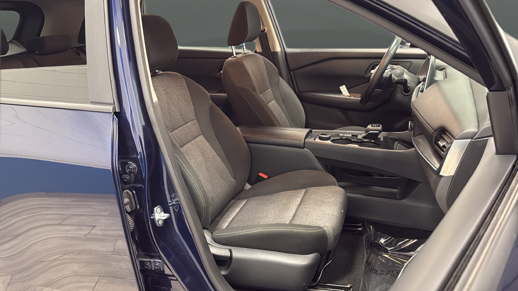 Used 2025 Deep Ocean Blue Pearl Nissan SV image 22