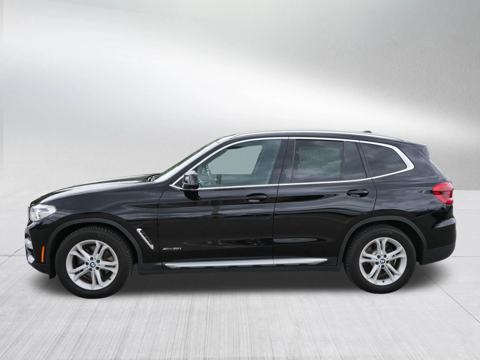 Used 2018 Jet Black BMW xDrive30i image 4