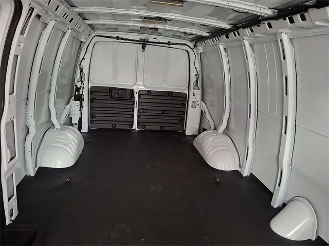 2025 GMC Savana Cargo Work Van - Photo 10