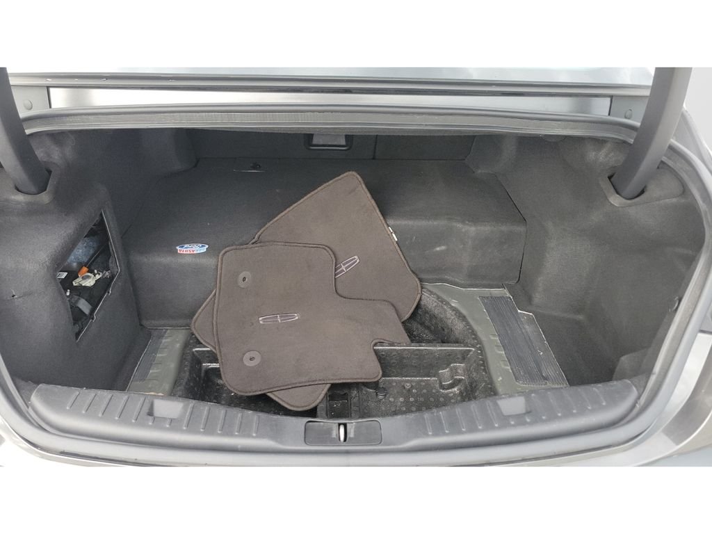 Used 2017 Gray Lincoln Reserve image 9