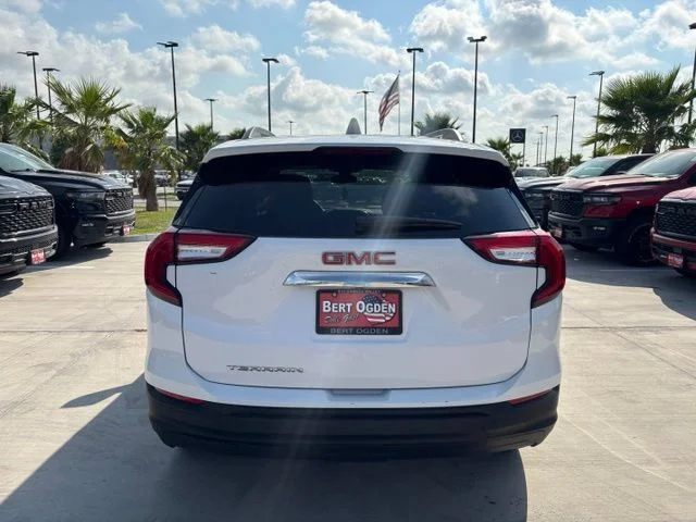 Used 2023 White GMC SLE image 5