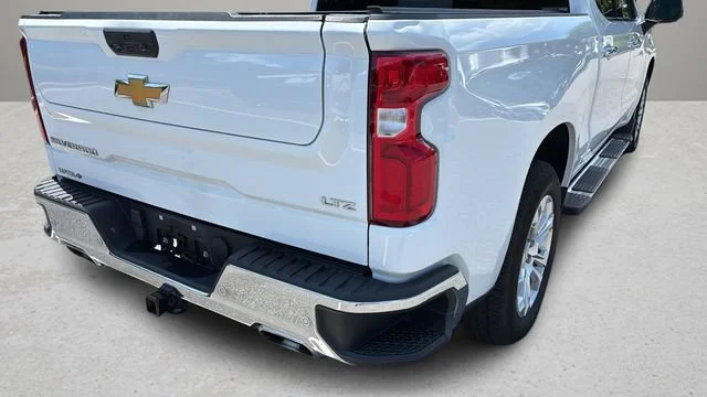 Used 2024 Summit White Chevrolet LTZ image 31