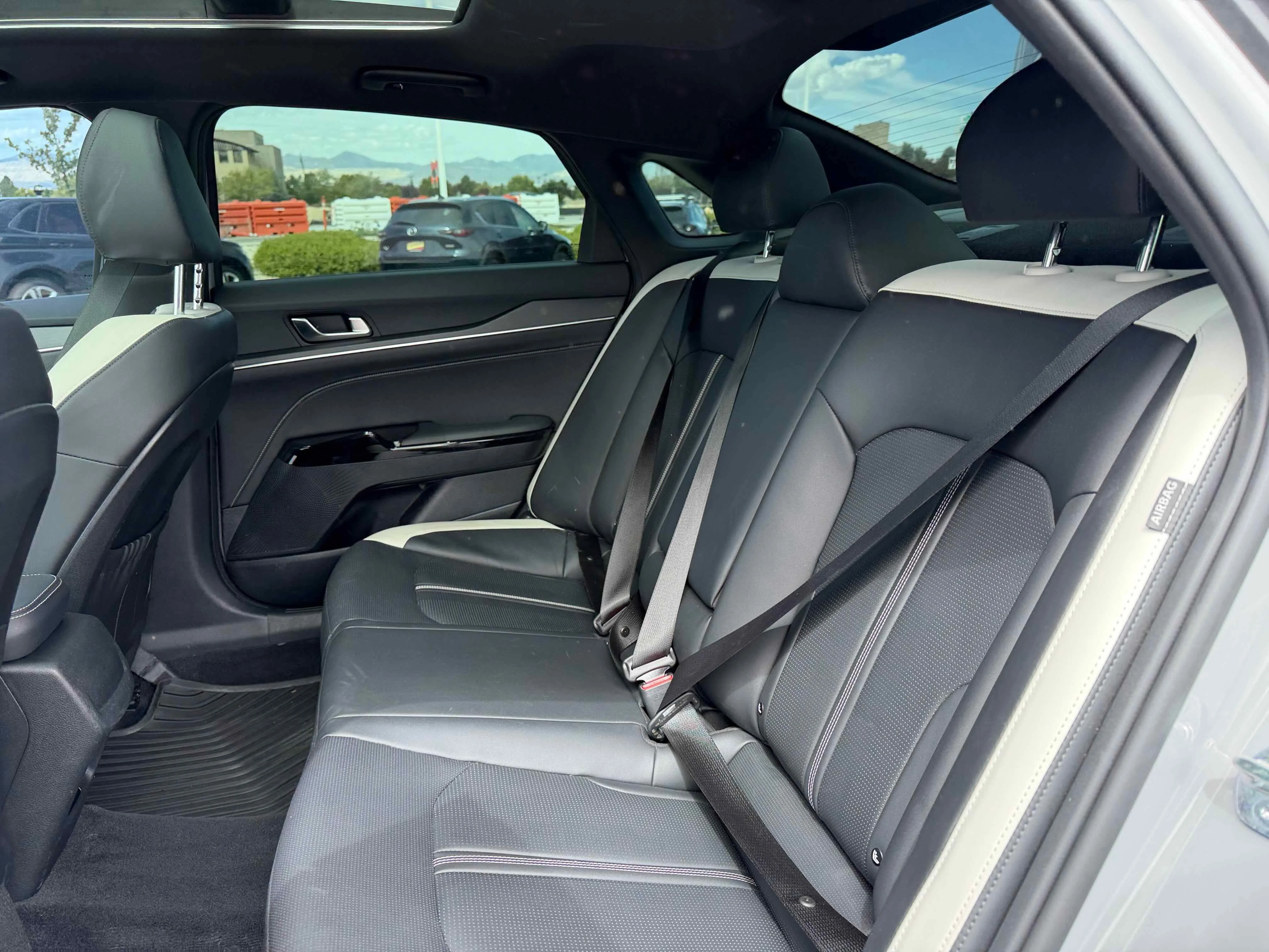 Used 2025 Wolf Gray Kia GT-Line image 28