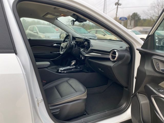 Used 2025 White Chevrolet ACTIV image 15