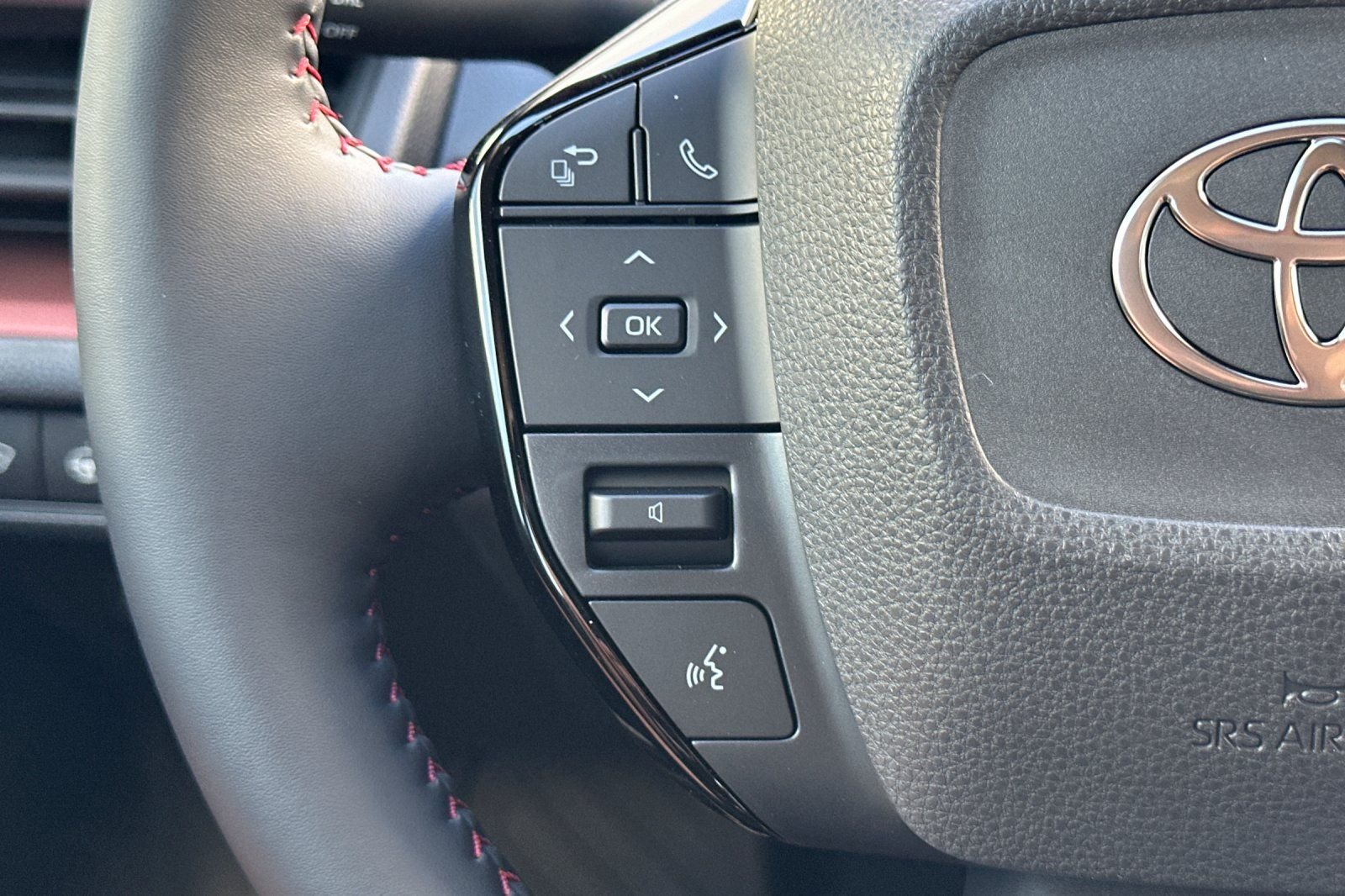 2026 Toyota Prius Plug-in Hybrid SE - Photo 30