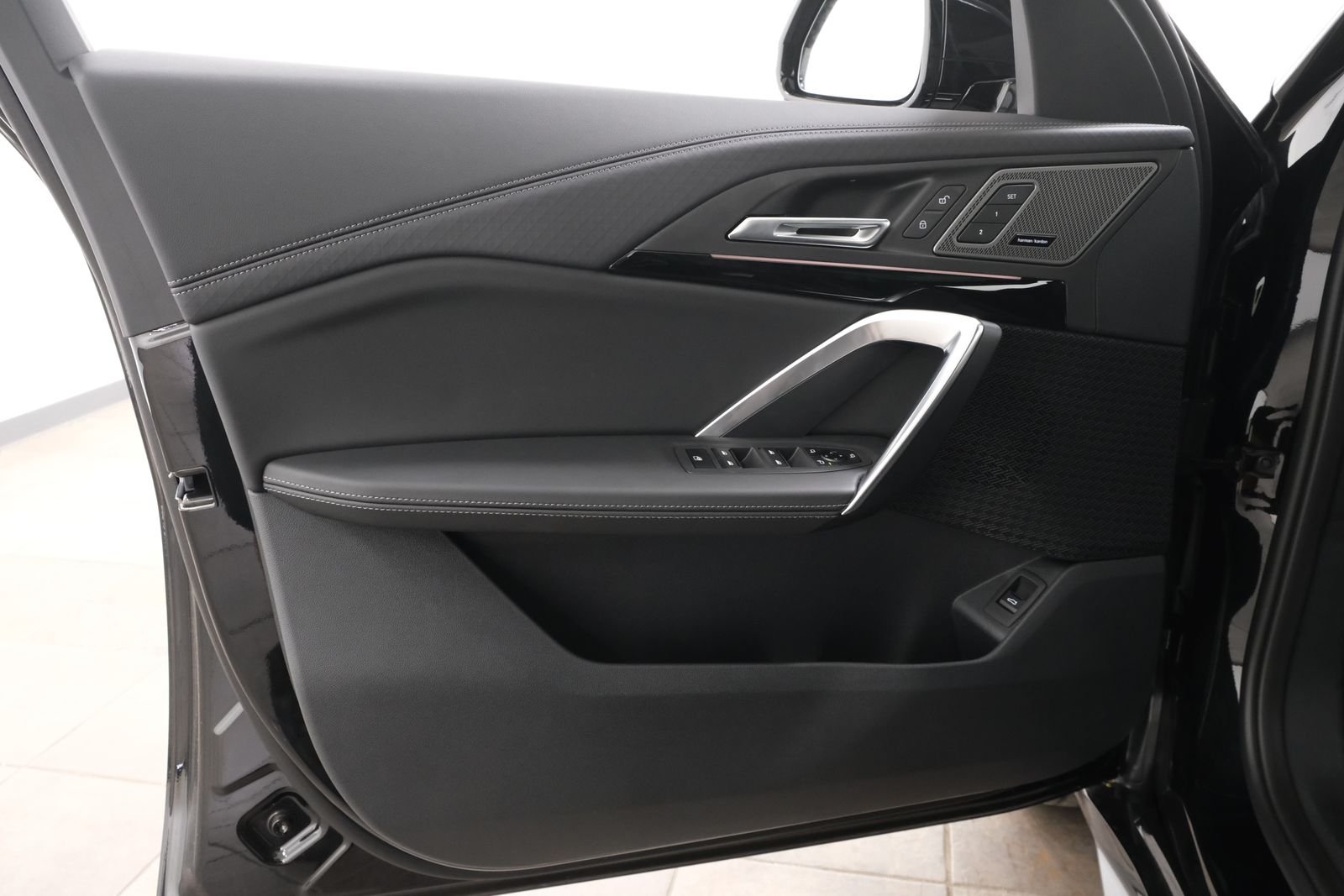 New 2026 Black Sapphire Metallic BMW xDrive28i image 25