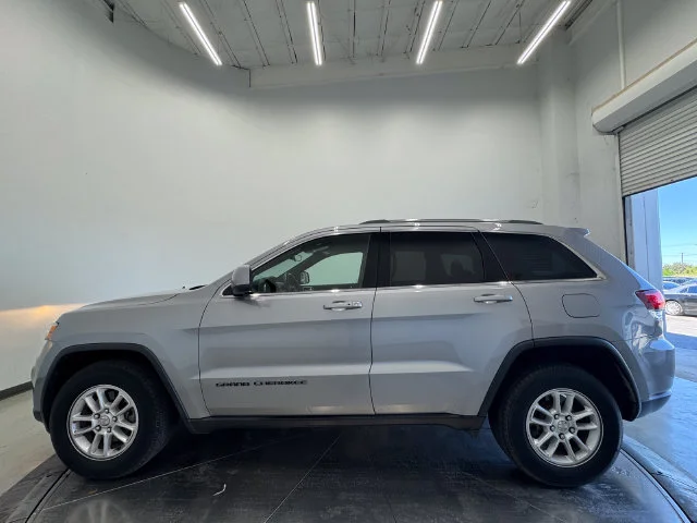 Used 2020 Billet Silver Metallic Clearcoat Jeep Laredo E image 16
