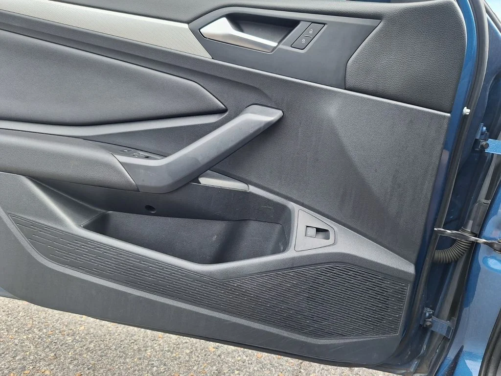 Used 2019  Volkswagen  image 17