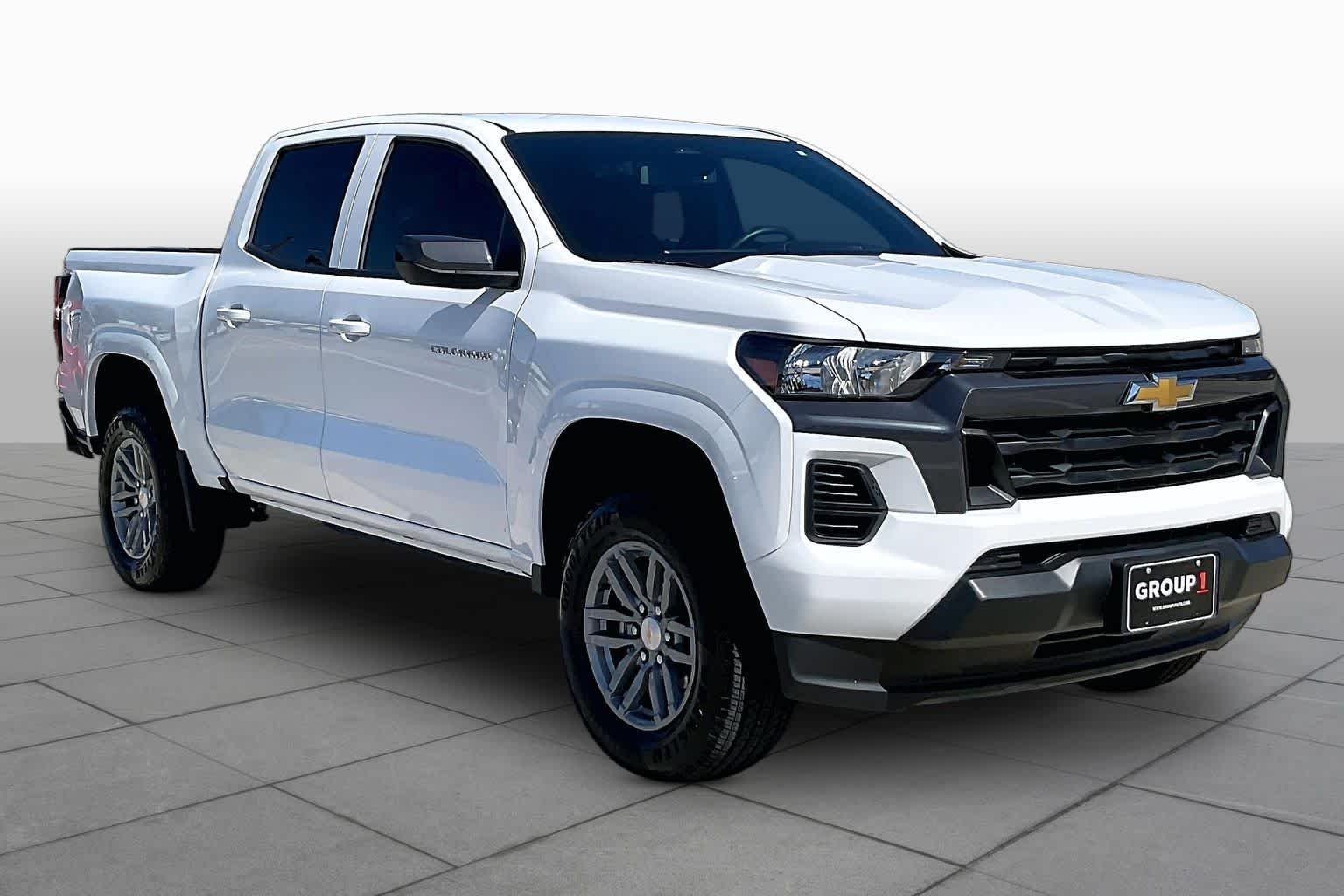 Used 2026 Summit White Chevrolet 2WD LT image 3