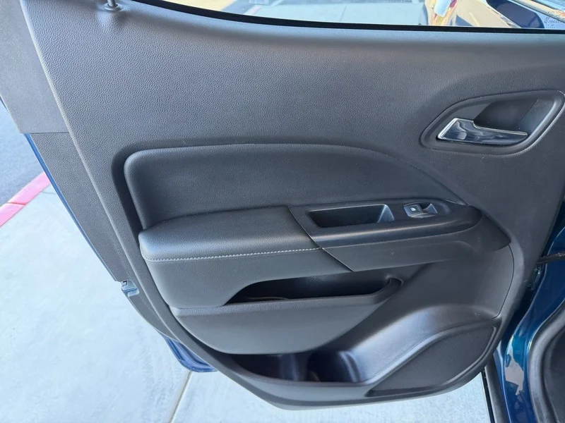 Used 2020 BLUE EMERALD METALLIC GMC 2WD SLE image 18