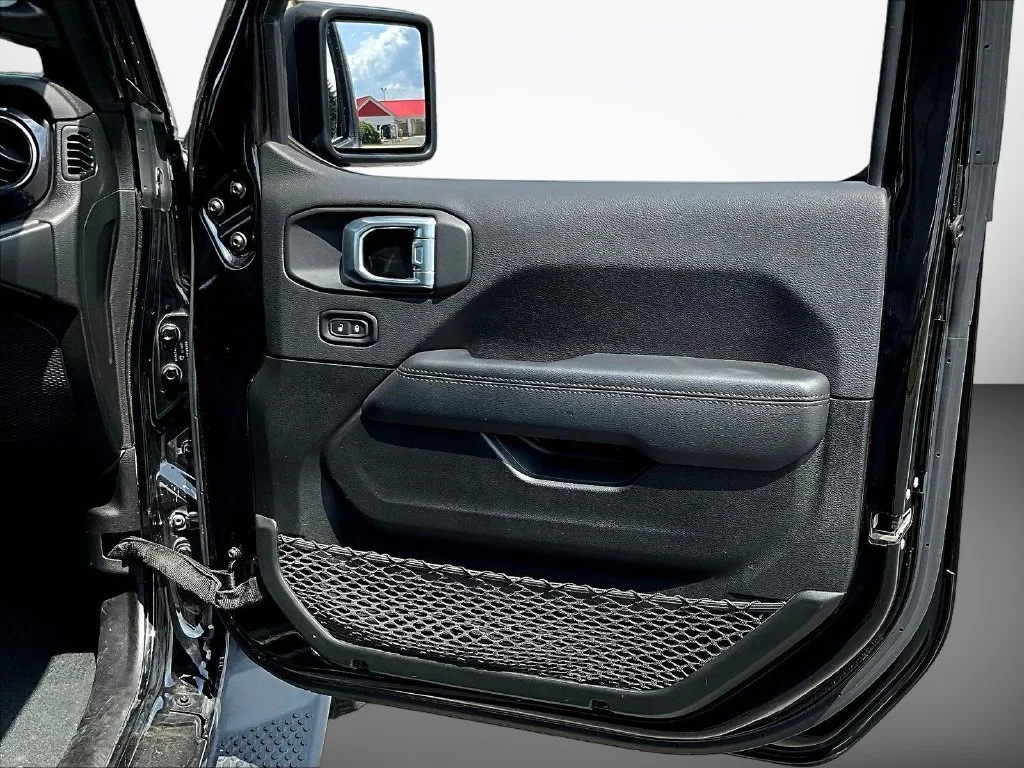 Used 2022 Black Jeep Unlimited Sahara Altitude image 27