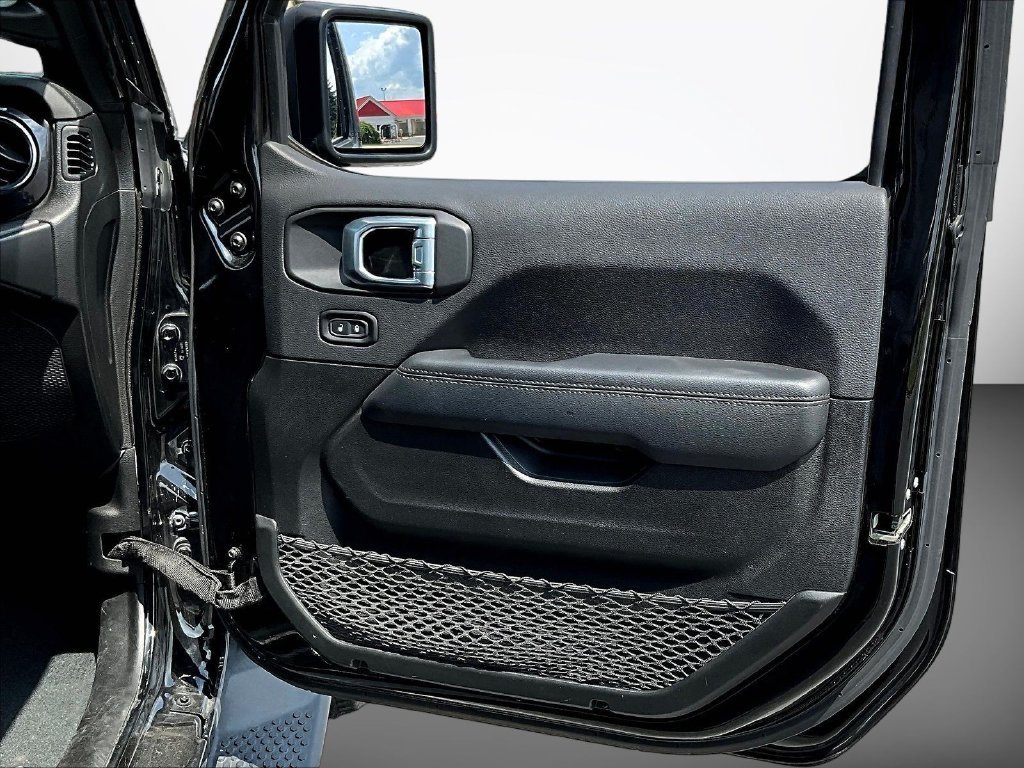 Used 2022 Black Jeep Unlimited Sahara Altitude image 27
