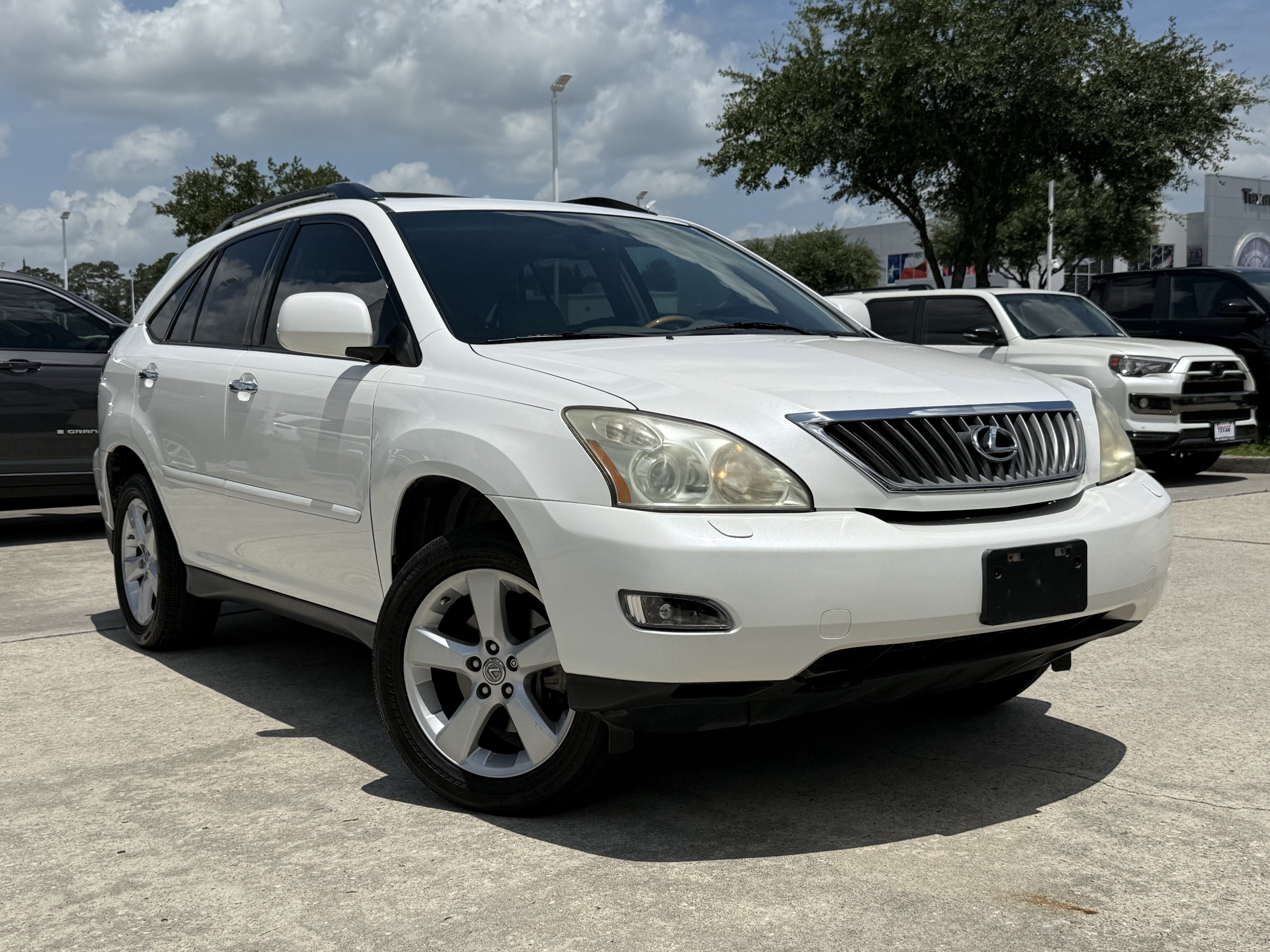 Used 2008 White Lexus  image 2