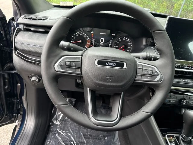 New 2026 Fathom Blue Pearl-Coat Exterior Paint Jeep Latitude image 18