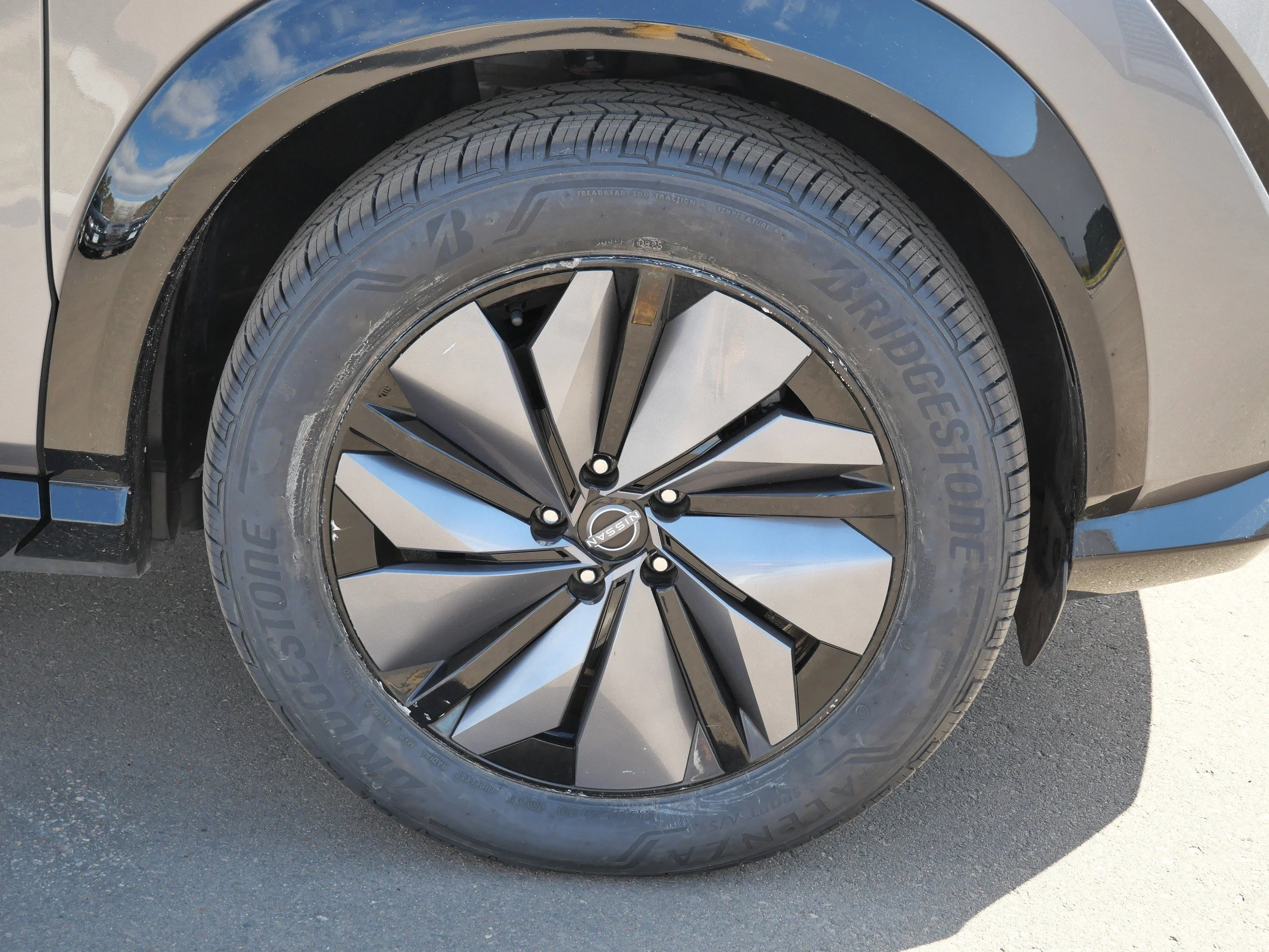 Used 2023 Gun Metallic Nissan ENGAGE image 15