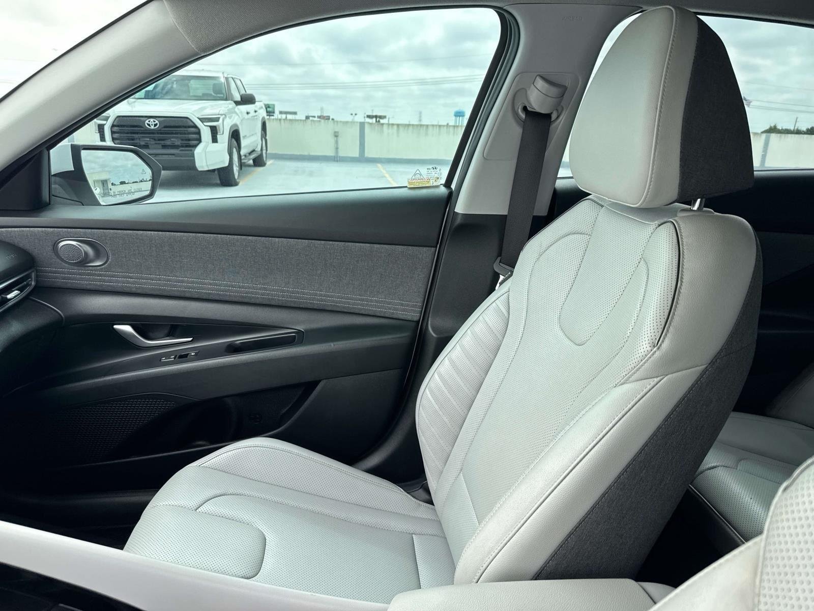 Used 2025 Serenity White Hyundai Limited image 15