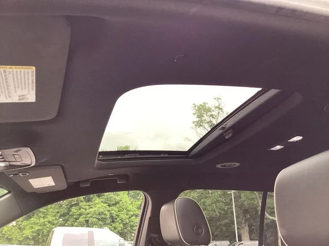 Used 2023 Pearl Chevrolet Premier image 16