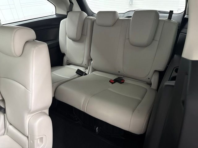 Used 2026 Solar Silver Metallic Honda EX-L image 20