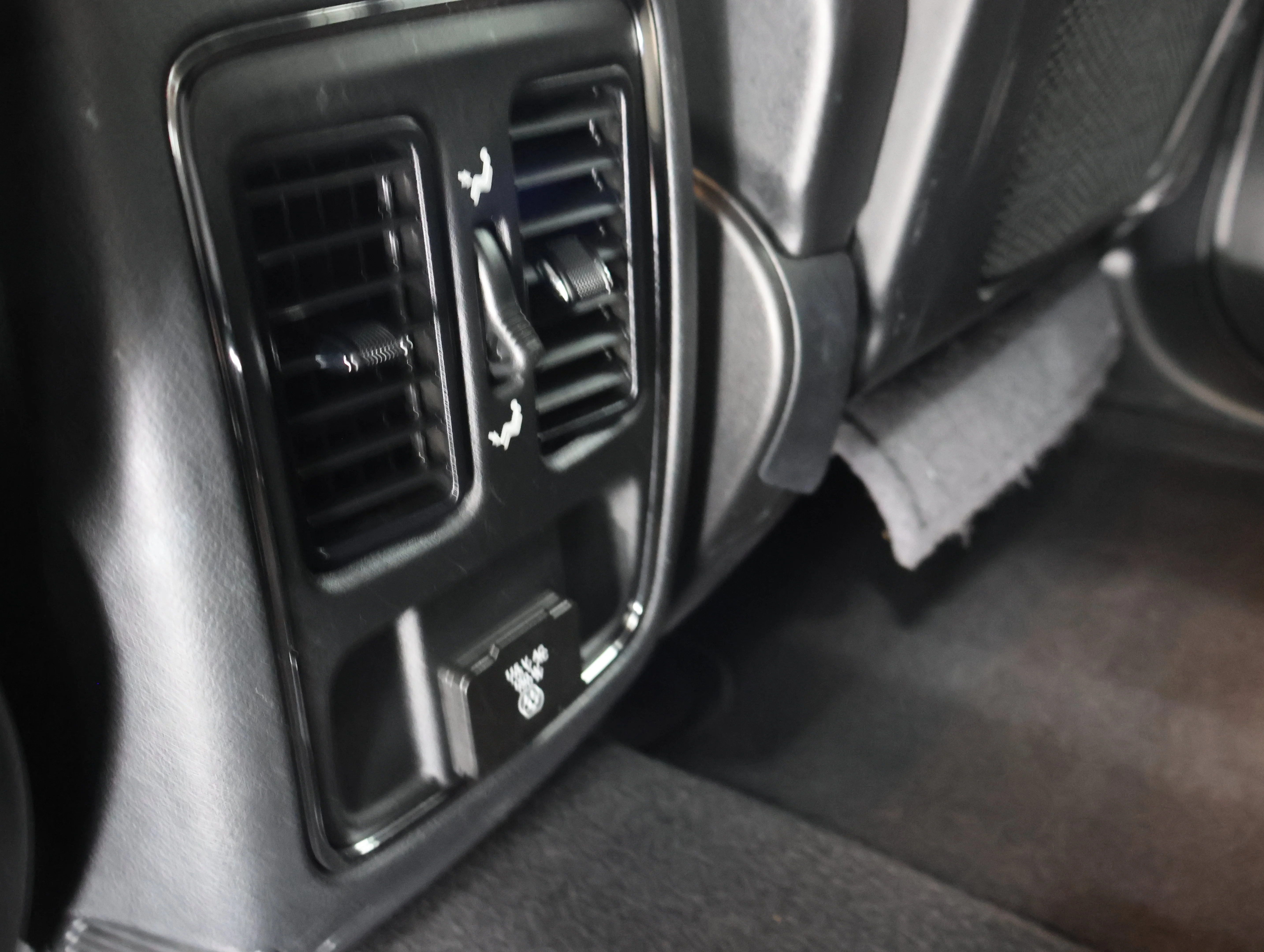Used 2020 Sting-Gray Clearcoat Jeep Altitude image 36