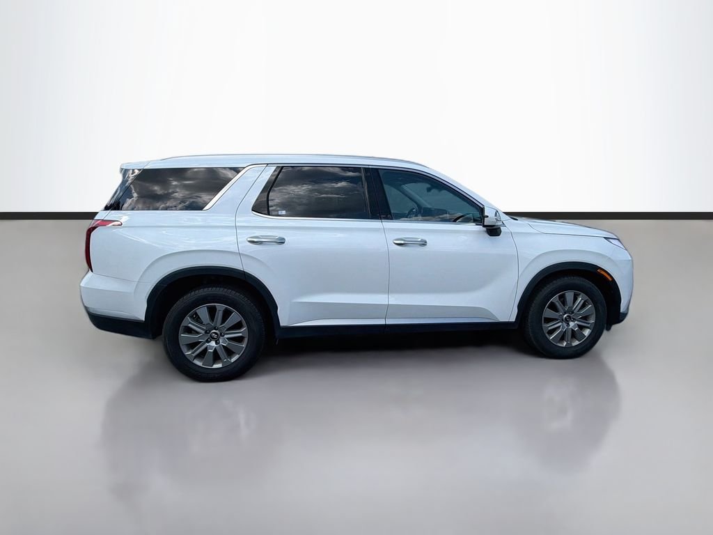 Used 2025 White Hyundai SEL image 4