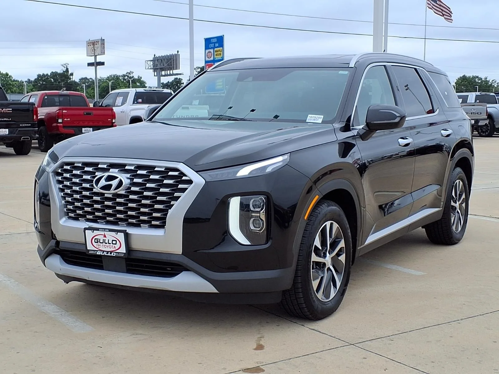 Used 2022 Black Hyundai SEL image 3