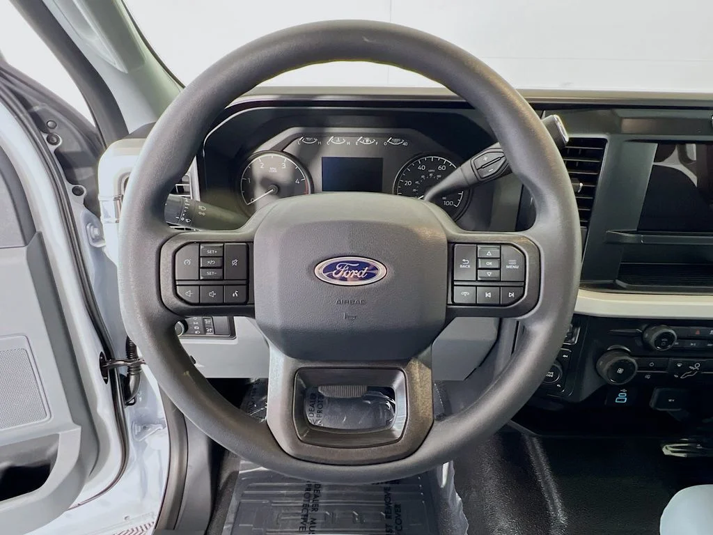 New 2026 Oxford White Ford XL image 8
