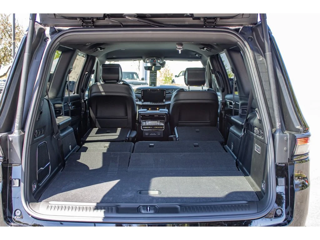 New 2026 HIGH GLOSS BLACK Jeep Limited Altitude image 17